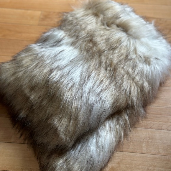 Faux Fur Shawl - Picture 3 of 4